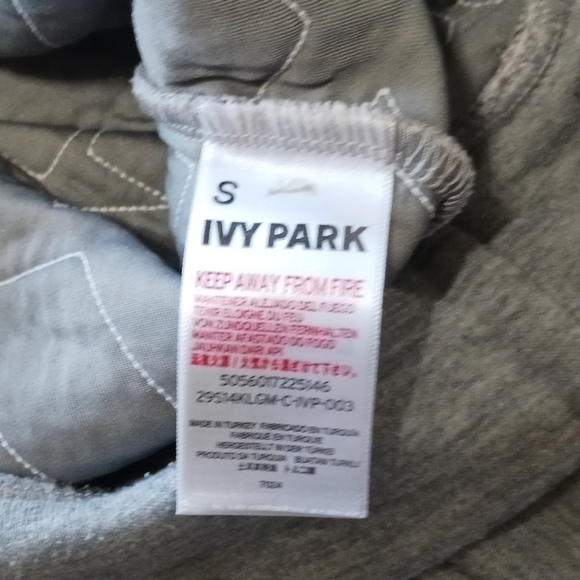 Limited Edition Ivy Park Logo Print Grey Quilted Crewneck Sweatshirt (S) - Picture 5 of 5